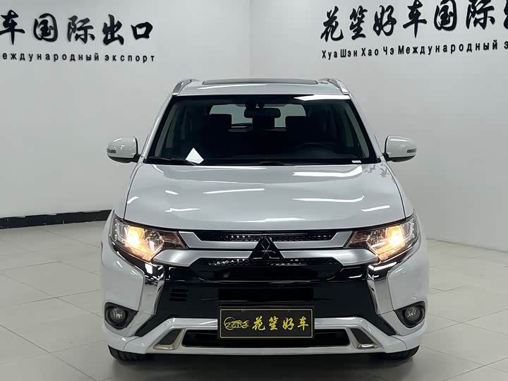 Фото 2 - Mitsubishi Outlander