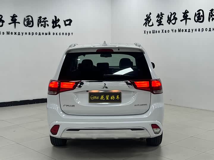 Фото 6 - Mitsubishi Outlander