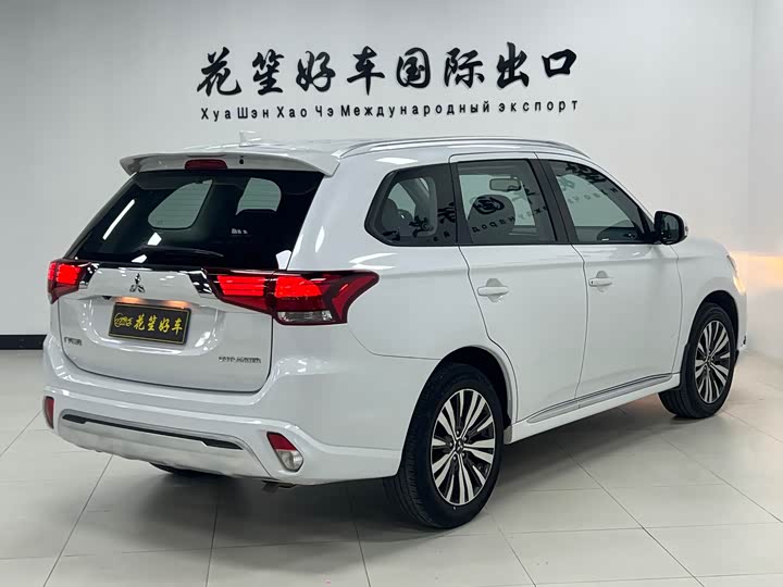 Фото 7 - Mitsubishi Outlander