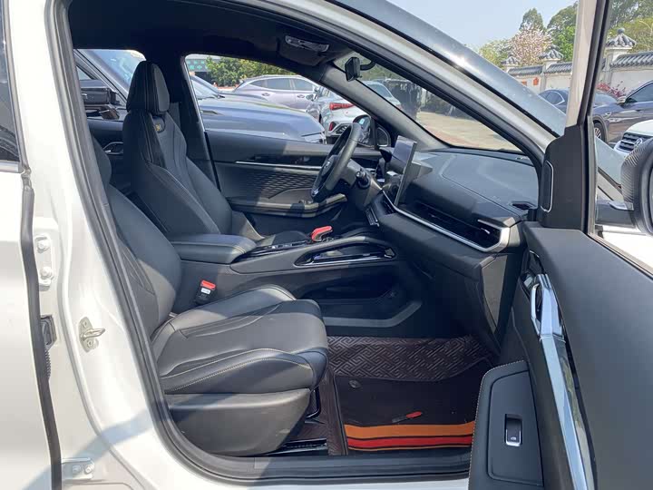 Фото 9 - Geely Coolray