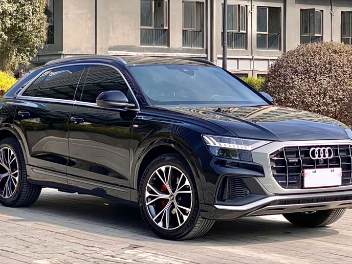 Фото 5 - Audi Q8
