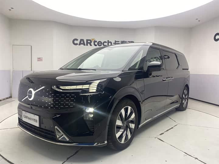 Фото 1 - Volvo EM90