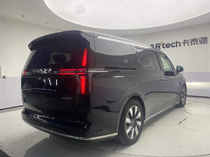 Фото 5 - Volvo EM90