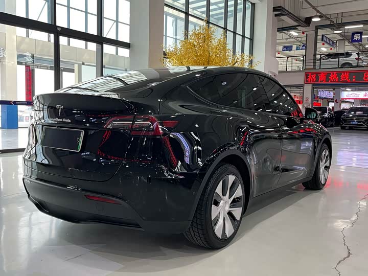 Photo 4 - Tesla Model Y