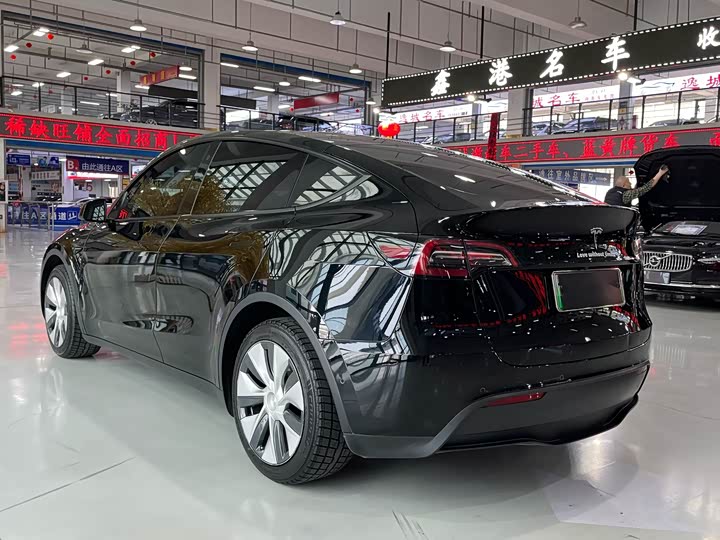 Photo 6 - Tesla Model Y