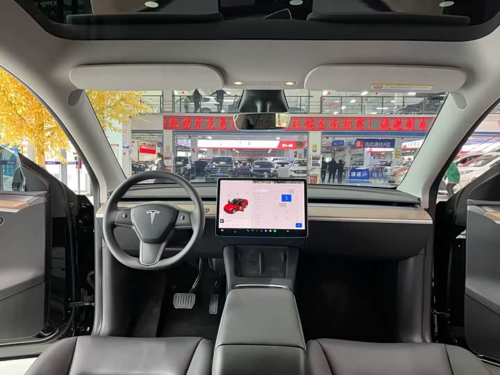 Photo 7 - Tesla Model Y