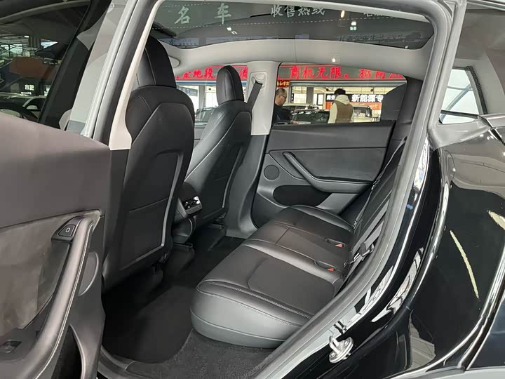 Photo 9 - Tesla Model Y