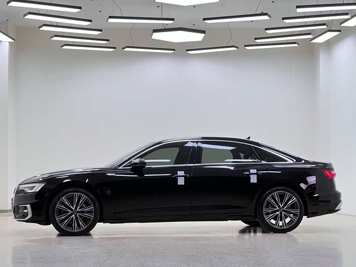 Фото 5 - Audi A6L