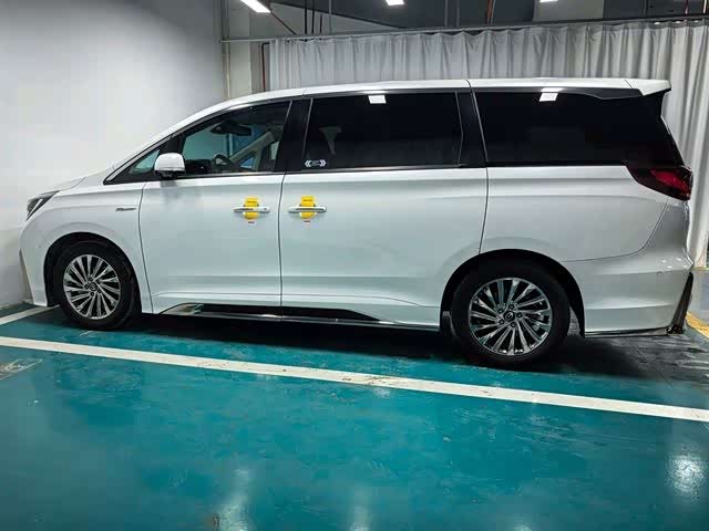 Фото 4 - GAC Trumpchi M8