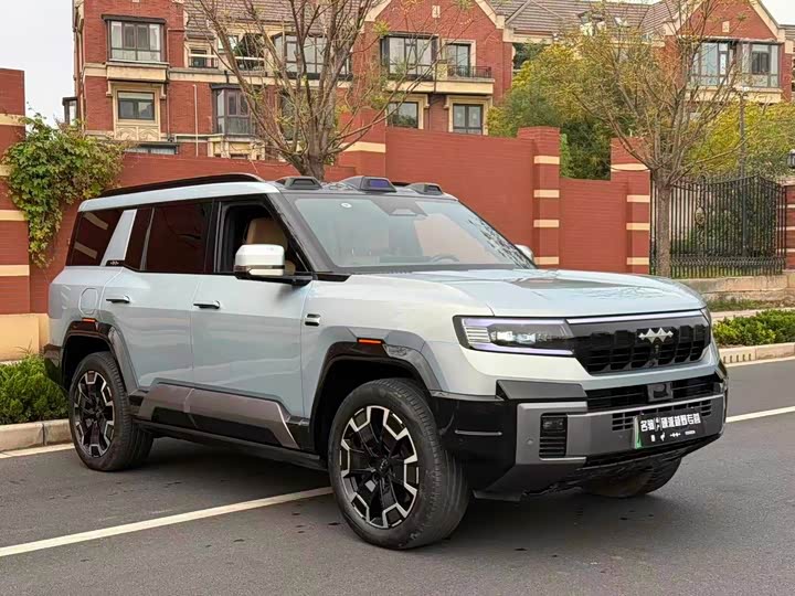 Photo 3 - BYD FangChengBao Leopard 8