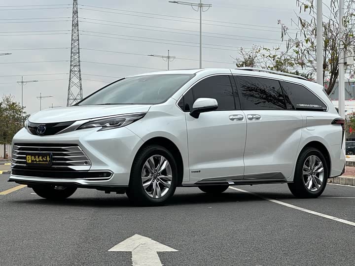 Фото 1 - Toyota Sienna