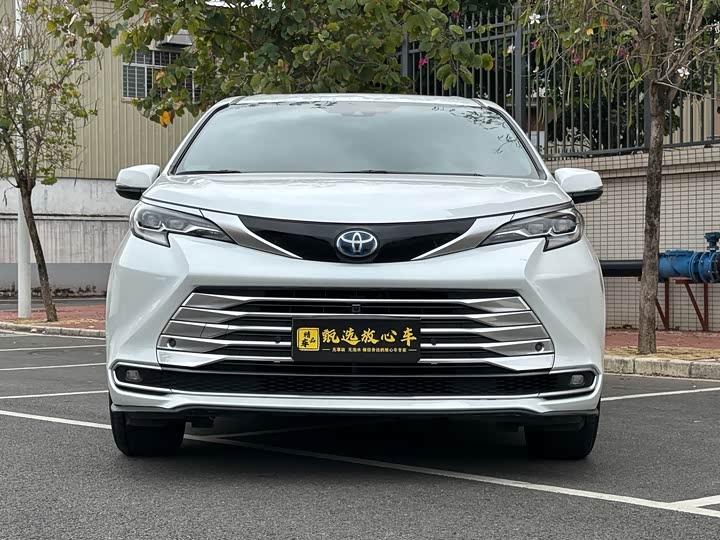 Фото 2 - Toyota Sienna