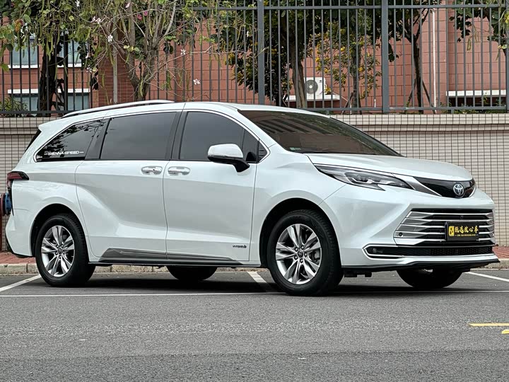 Фото 3 - Toyota Sienna