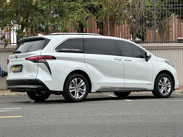 Фото 6 - Toyota Sienna