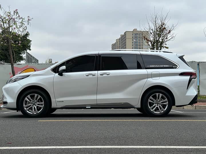 Фото 8 - Toyota Sienna