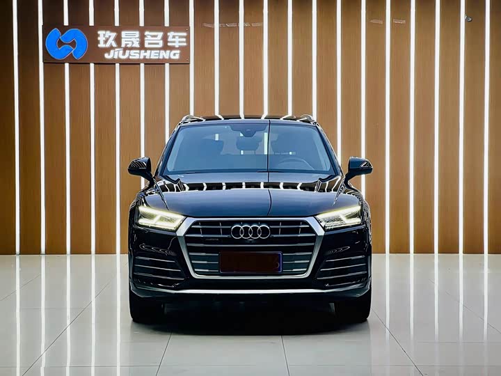 Фото 2 - Audi Q5L