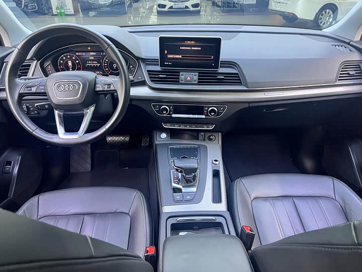 Фото 5 - Audi Q5L