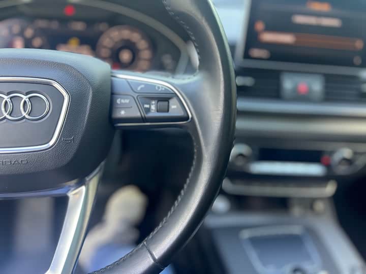 Фото 7 - Audi Q5L