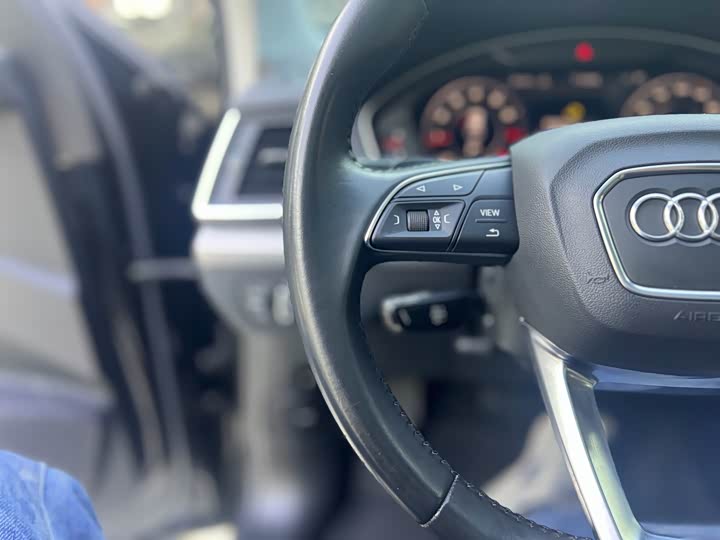 Фото 8 - Audi Q5L