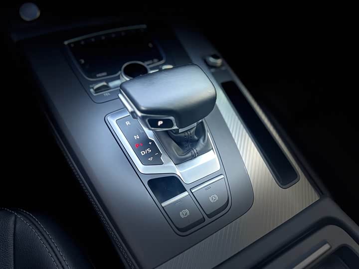 Фото 9 - Audi Q5L