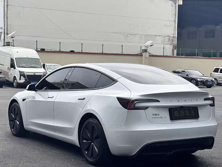 Photo 8 - Tesla Model 3