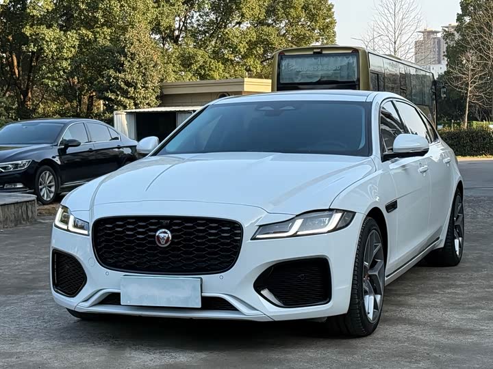 Photo 1 - Jaguar XF L