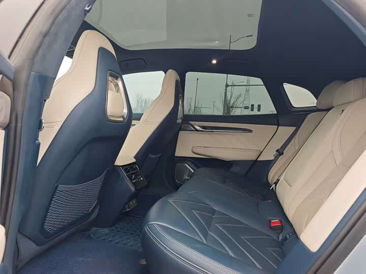 Фото 6 - Zeekr 001