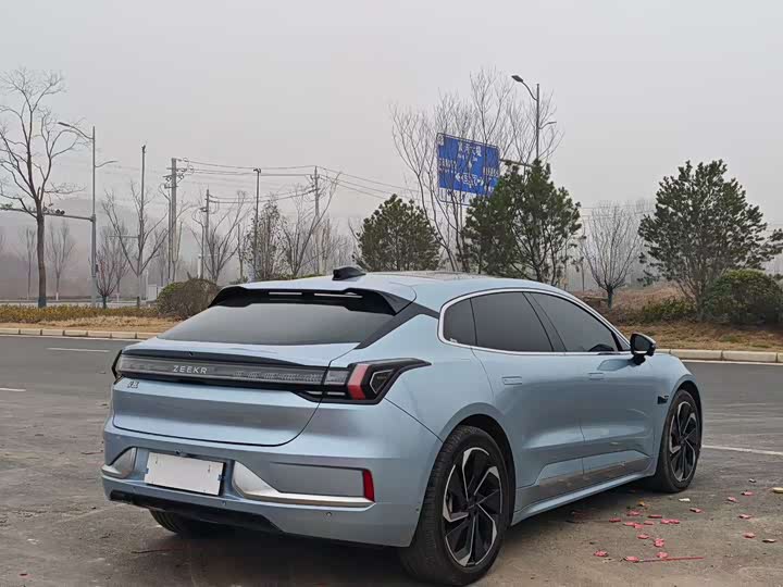 Фото 9 - Zeekr 001