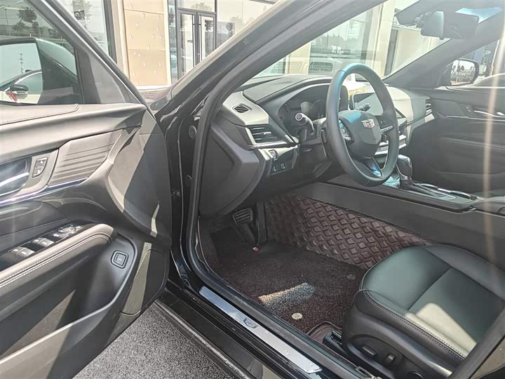 Фото 2 - Cadillac CT4