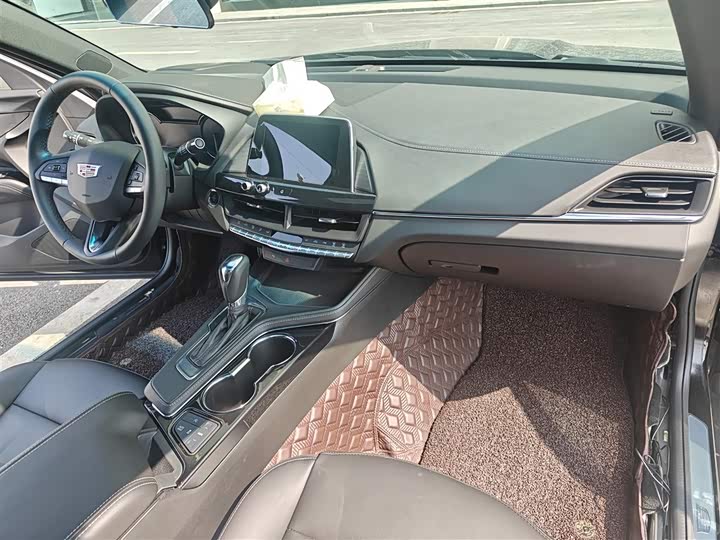 Фото 8 - Cadillac CT4