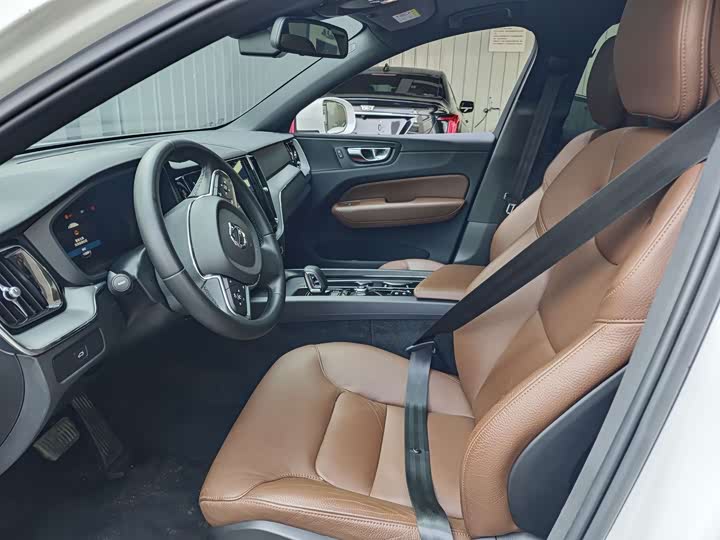 Фото 4 - Volvo XC60