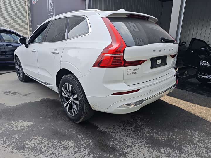 Фото 9 - Volvo XC60