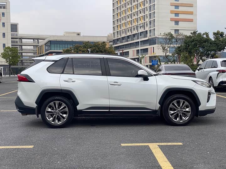 Photo 3 - Toyota Wildlander