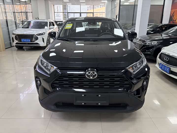 Фото 2 - Toyota RAV4