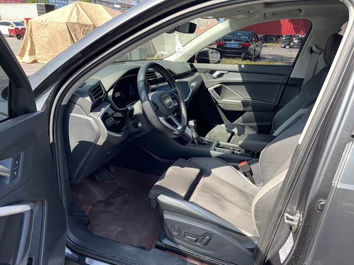 Фото 4 - Audi Q3