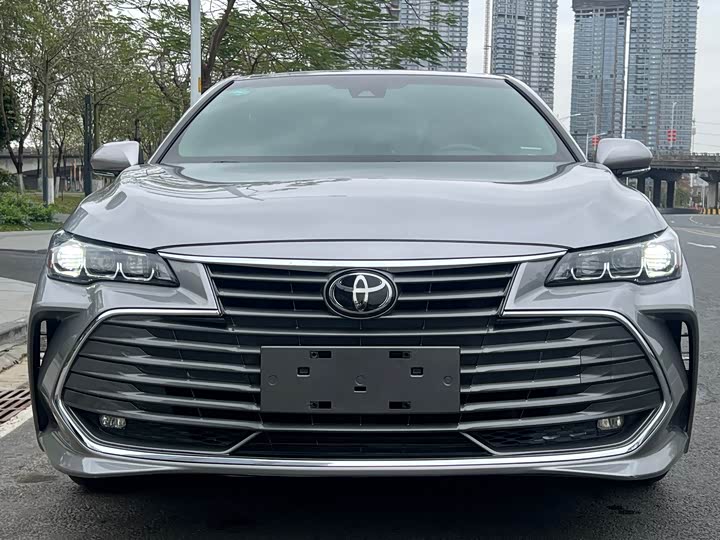 Photo 2 - Toyota Avalon