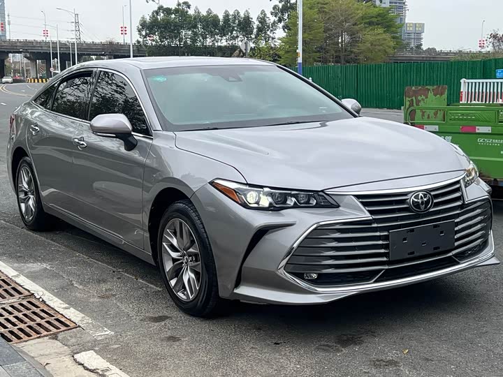 Photo 3 - Toyota Avalon
