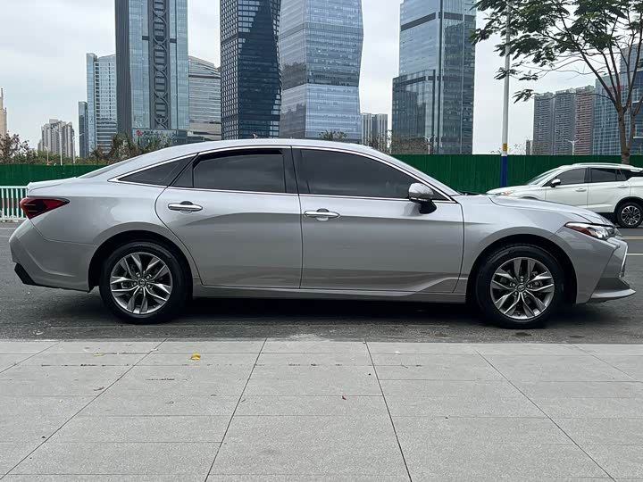 Photo 4 - Toyota Avalon