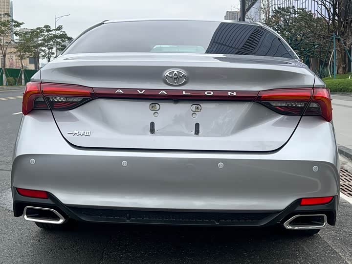 Photo 6 - Toyota Avalon