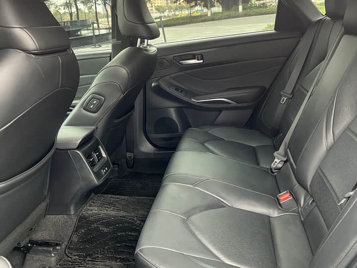 Photo 9 - Toyota Avalon