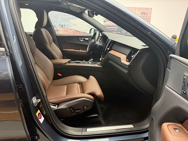 Photo 4 - Volvo XC60