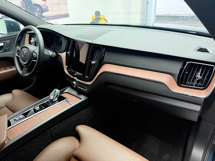 Photo 5 - Volvo XC60