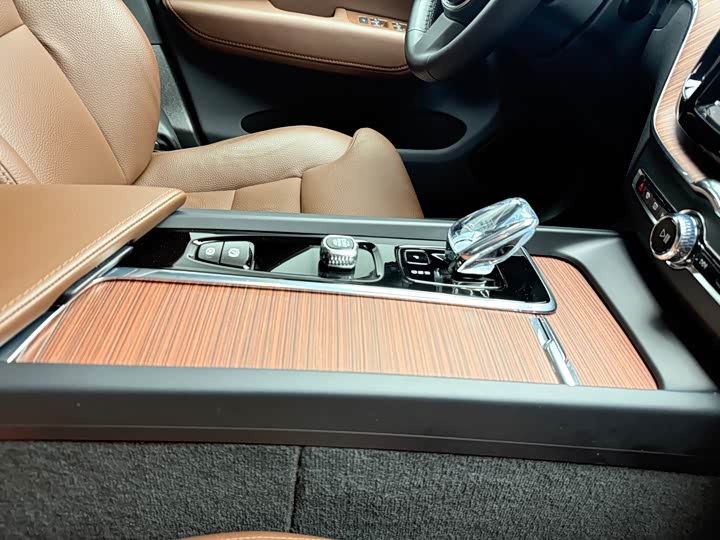 Photo 6 - Volvo XC60