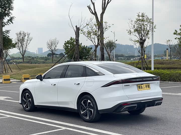 Фото 8 - Geely Galaxy L6