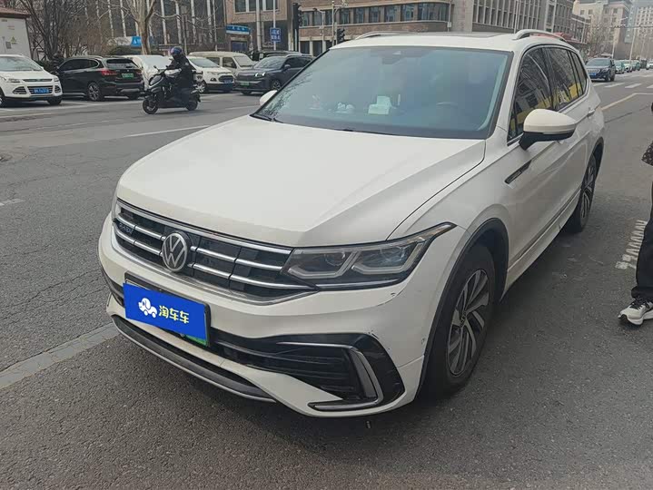 Фото 1 - Volkswagen Tiguan L Hybrid