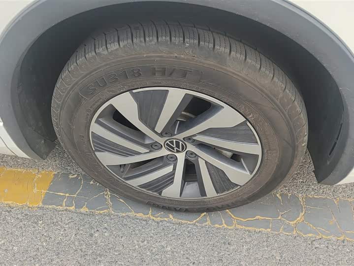 Фото 6 - Volkswagen Tiguan L Hybrid