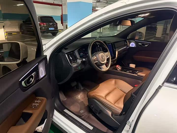 Фото 2 - Volvo XC60