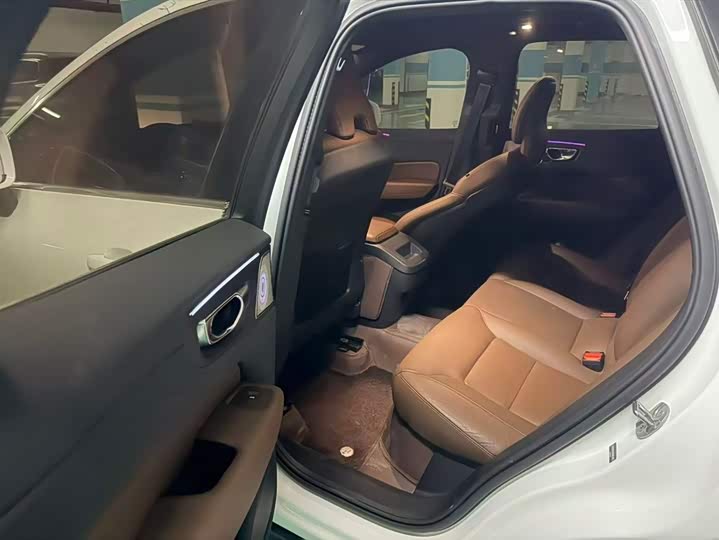 Фото 4 - Volvo XC60