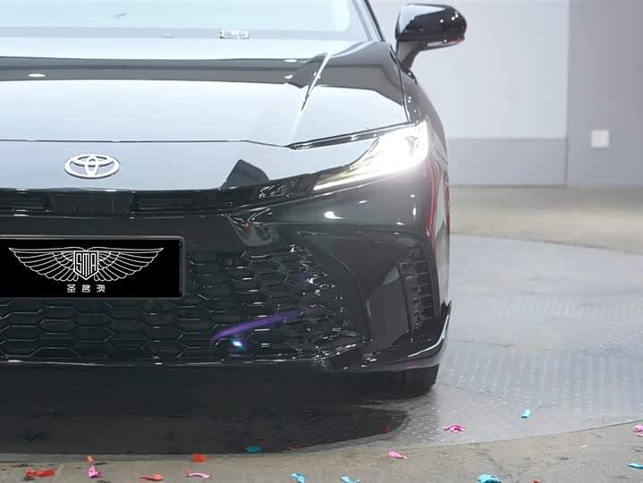 Фото 3 - Toyota Camry