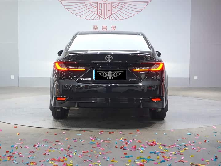 Фото 6 - Toyota Camry